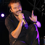 Cremonini trionfa a Londra, Sanremo Giovani seleziona 60 artisti